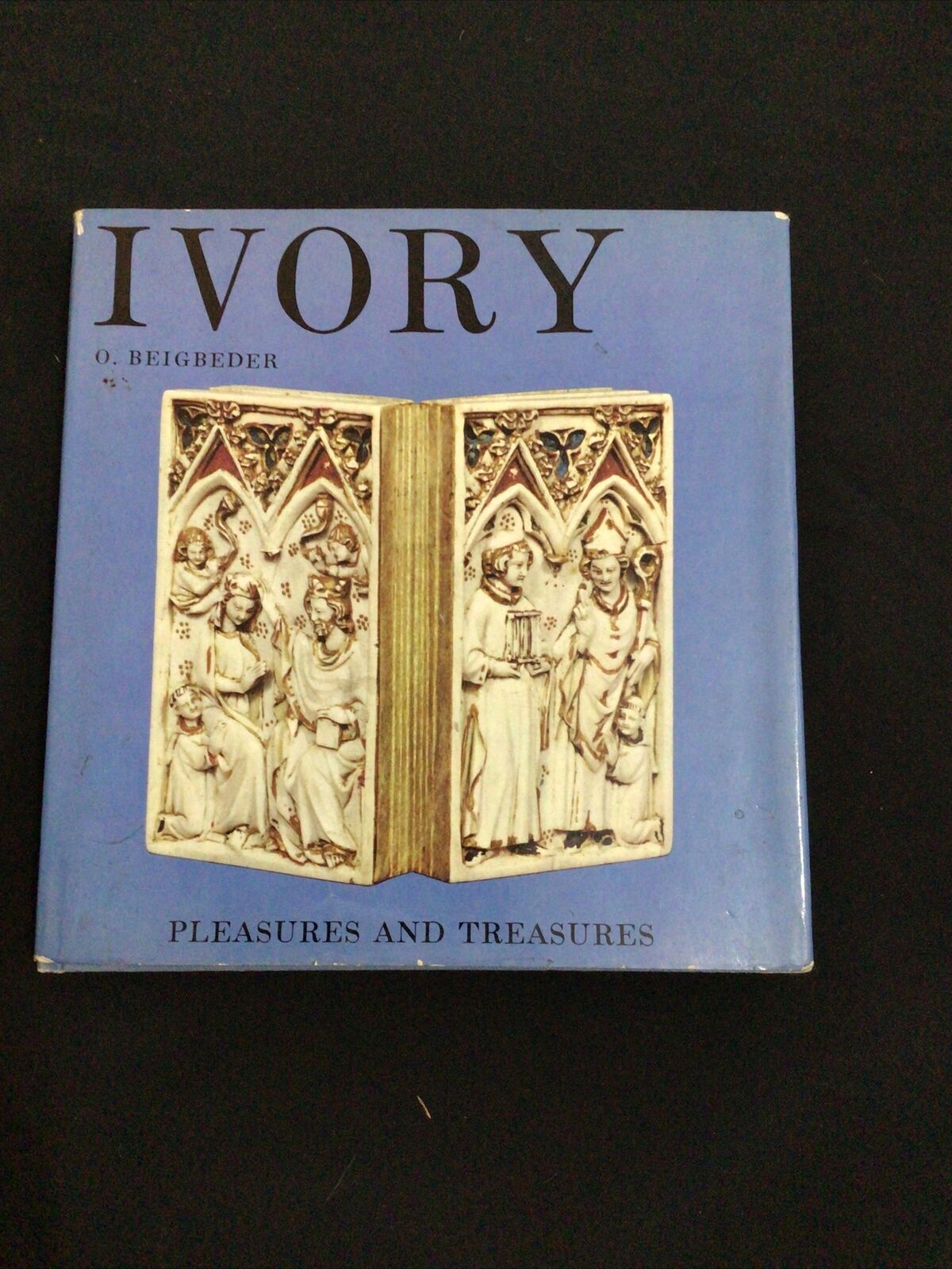 BOOK - IVORY Pleasures and Treasures - O. Beigbeder - 1965 - (8601)