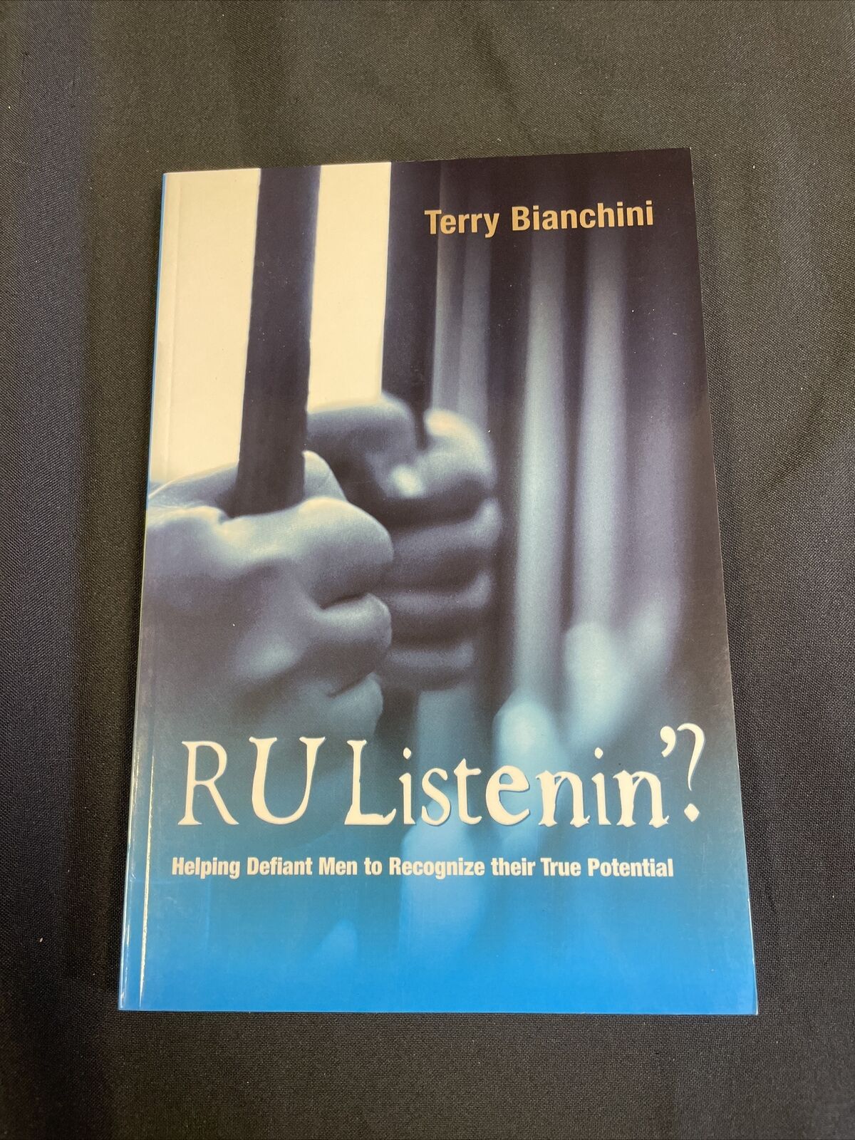 BOOK - RU Listenin? - Helping Men to recognize potential Terry Bianchini - (8202)