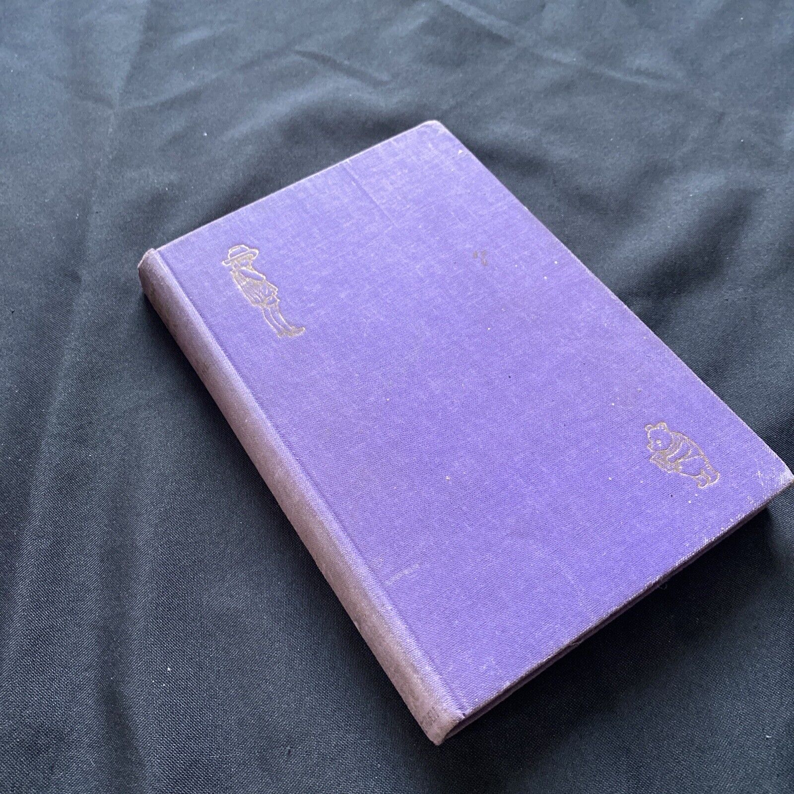 BOOK - 1961 NOW WE ARE SIX - A.A. Milne Methuen & Co - (9577)