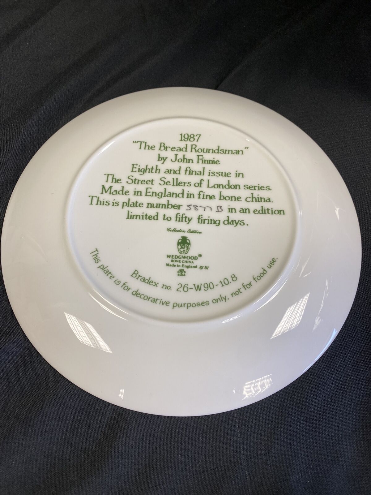 Wedgwood 1987 LONDON Collectors plates x2 Milkman & Bread Roundsman -(7840