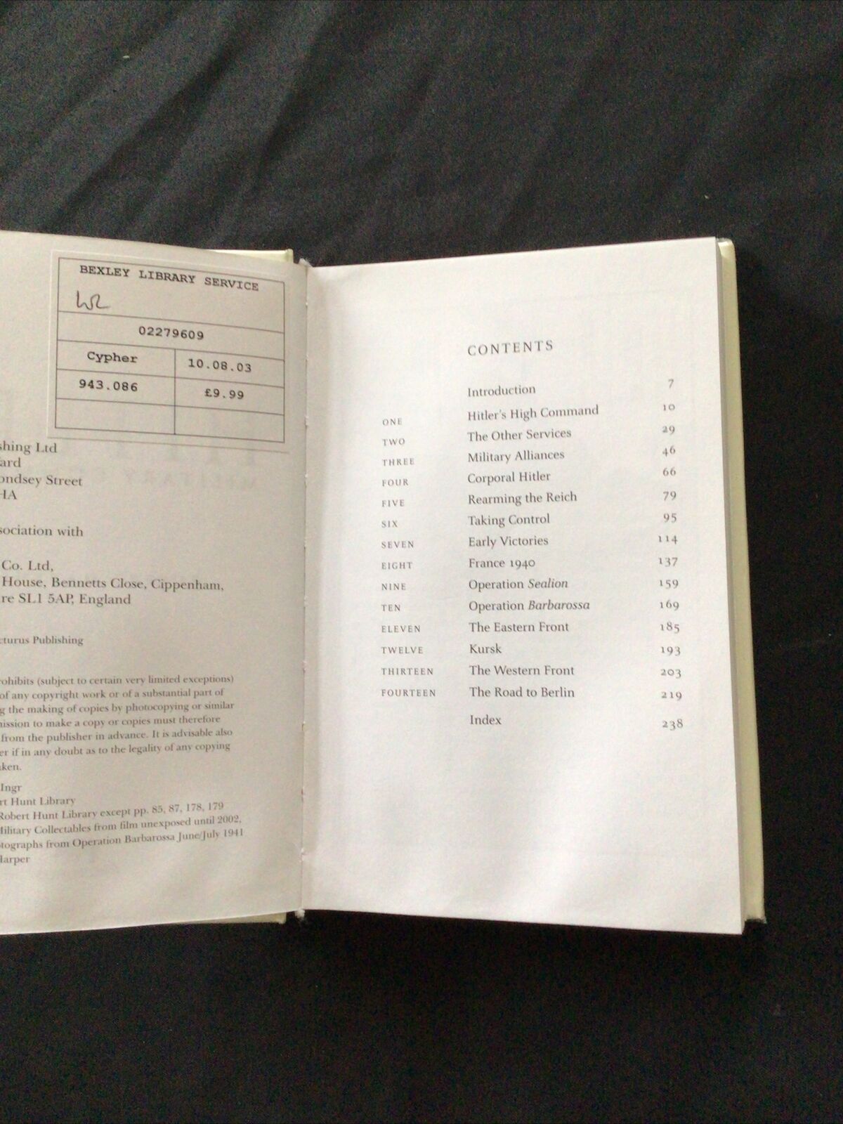 BOOK - HITLER MILITARY COMMANDER - Rupert Matthews - (8688)