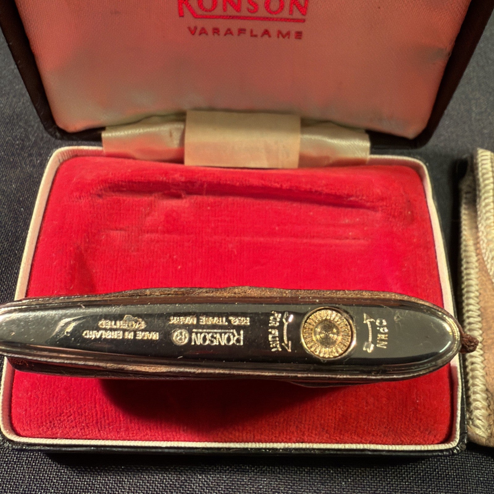 Ronson Varaflame Gold plated Lighter, box and pouch - (2000)