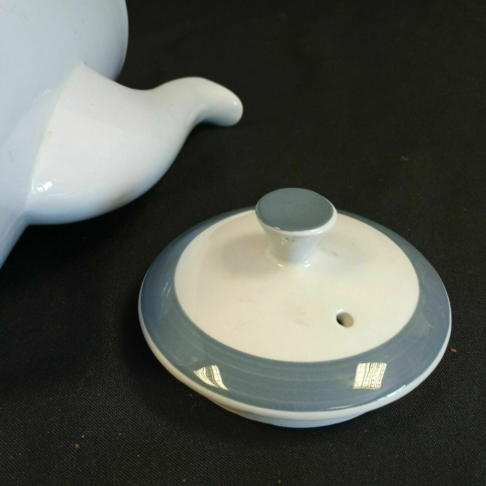 Alfred Meakin Home In The Country Teapot with lid - (8116)