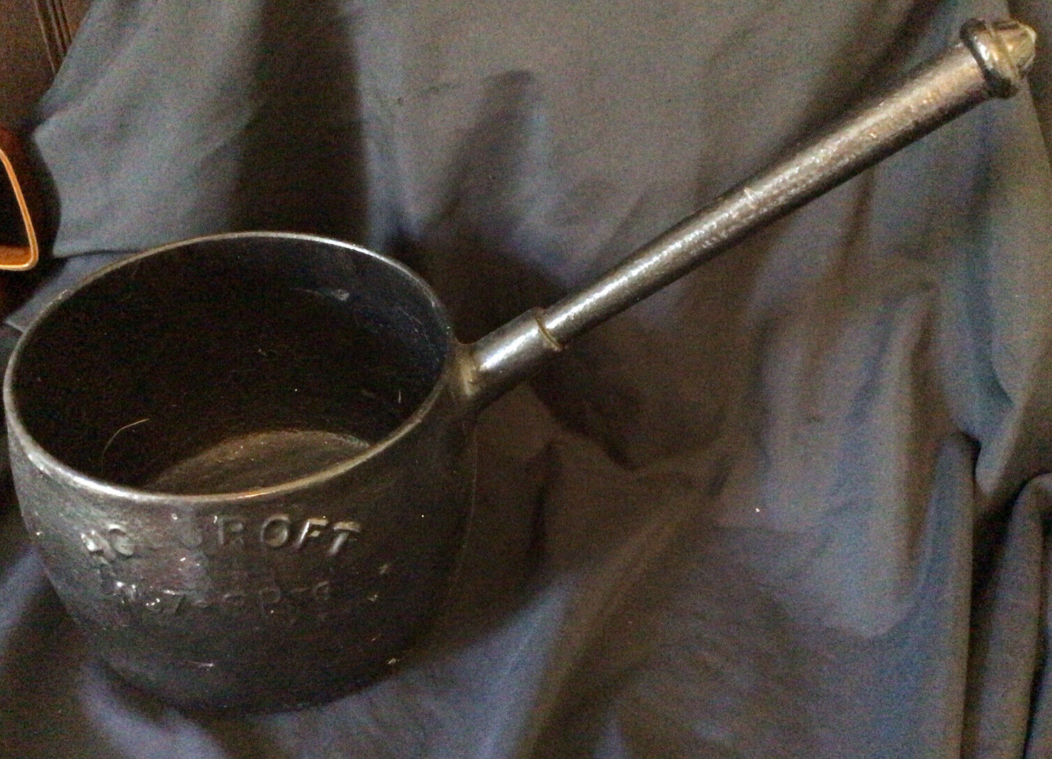 HOLCROFT No7 8 Pints Gypsy Very heavy cast iron pan - (8604)