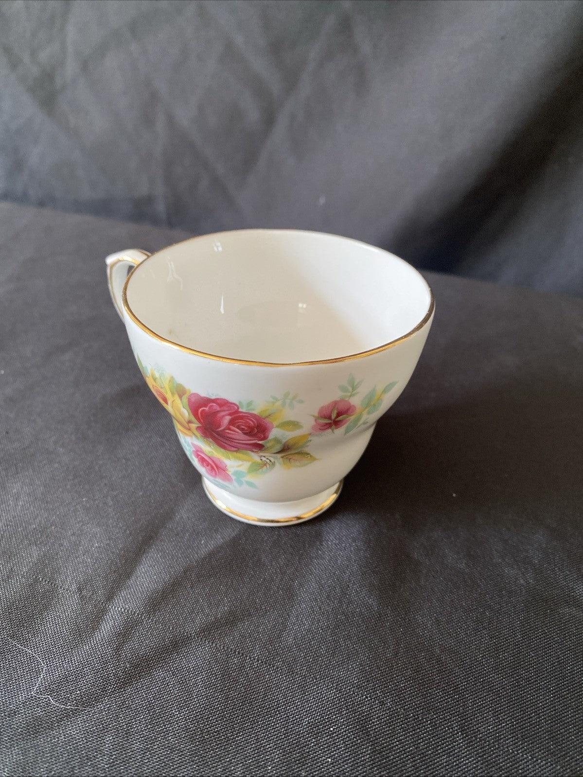 Duchess Garden Roses Fine Bone China England Tea Cup - (5819)