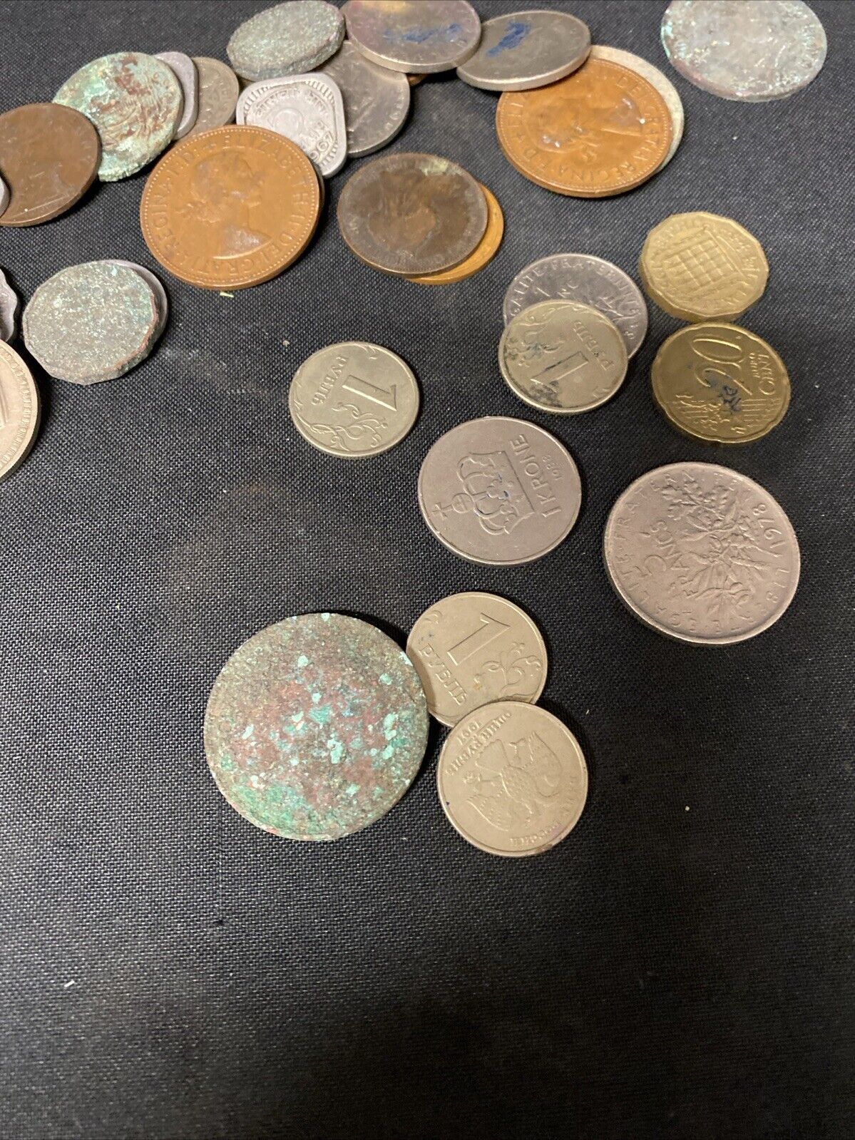 40 x Foreign + UK old Coins assorted Krone Franc Threepence- (5486)