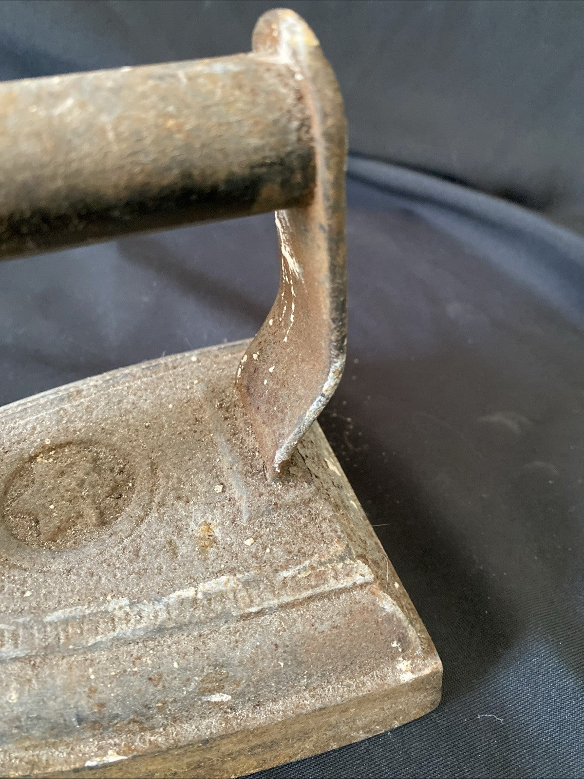 Antique Cast Iron Flat Clothes Iron Large Heavy Doorstop Kitchenalia - (1206)