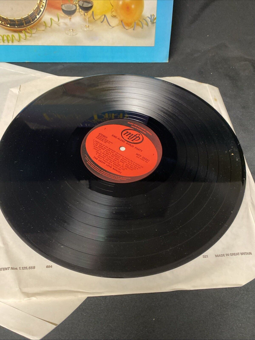VINYL RECORD - The Geoff Love Banjos - Sing Along Banjo Party - (5694)
