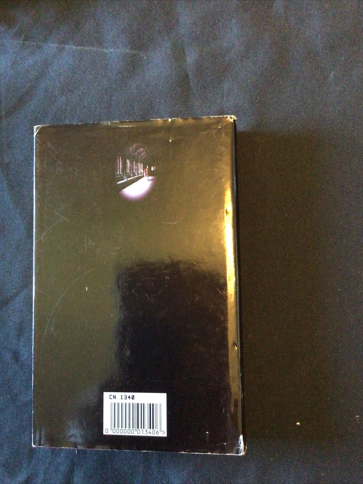 BOOK - CAUGHT IN THE LIGHT - Robert Goddard Hardback 1998 - (8663)