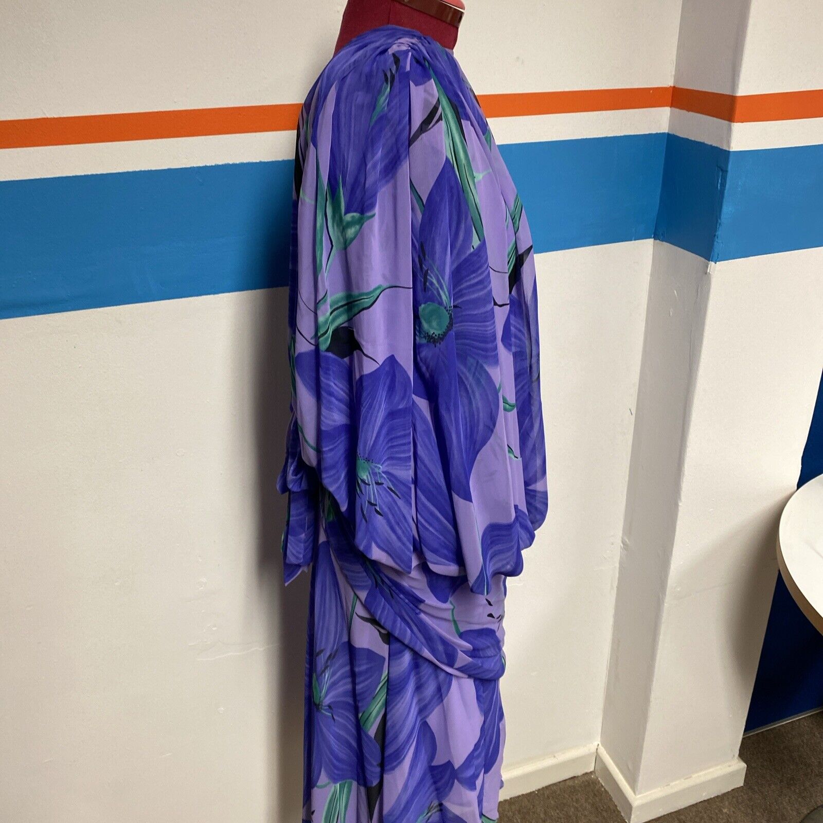 1980's Dress - Shoulder Pads Slit Arms Size 12 approx made in Hong Kong -(5043)