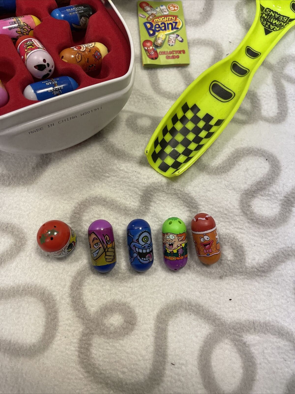 Cheetah Bean Collector Tin 51  Assorted Mighty Beanz