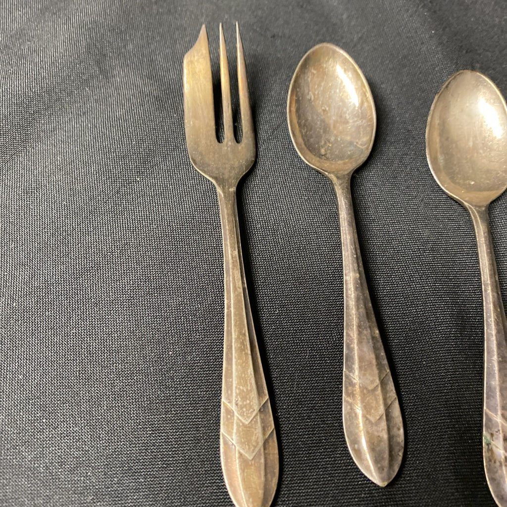 1930's Yeoman Plate EPNS 2 x spoons & 1 x Cake Fork - (1701)