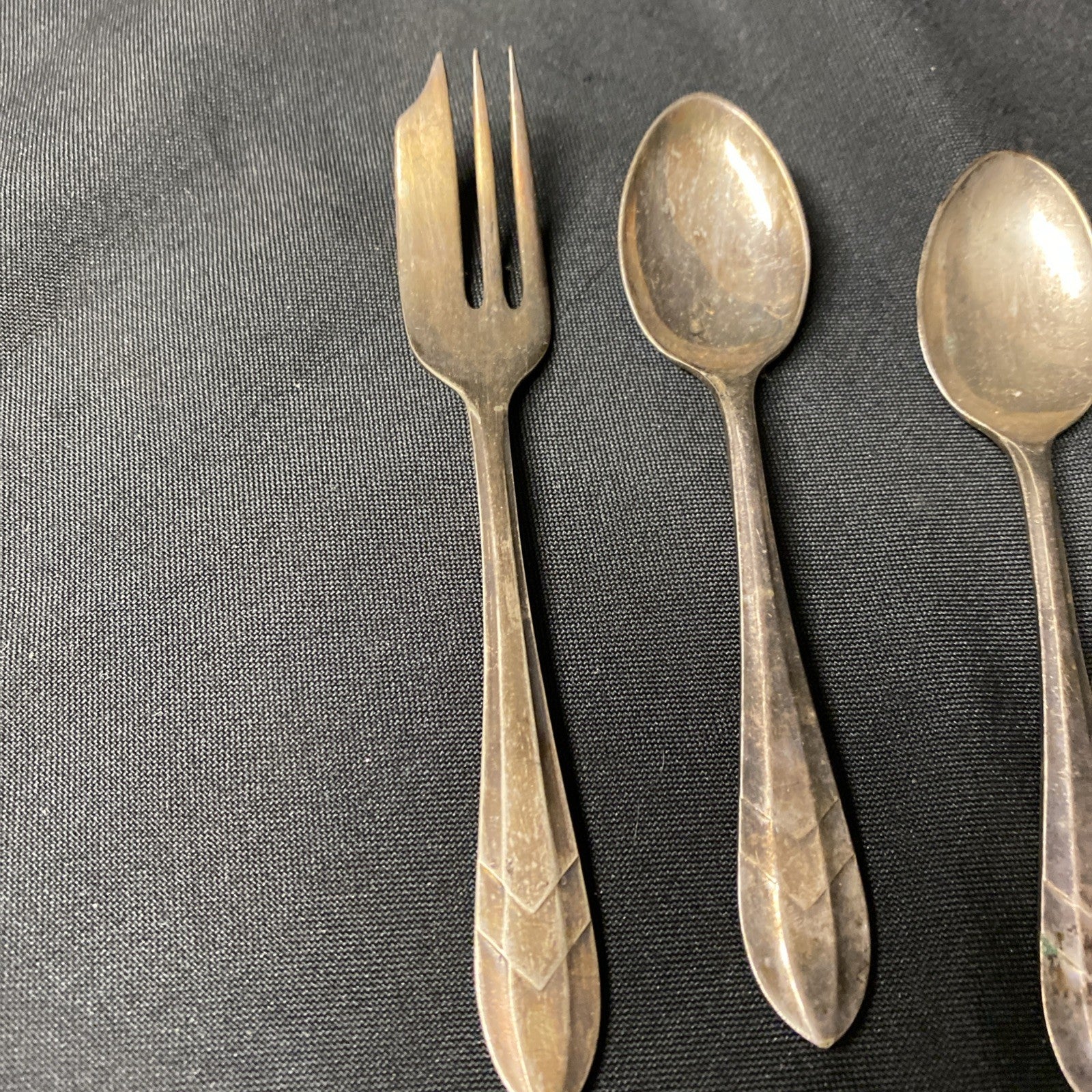 1930's Yeoman Plate EPNS 2 x spoons & 1 x Cake Fork - (1701)