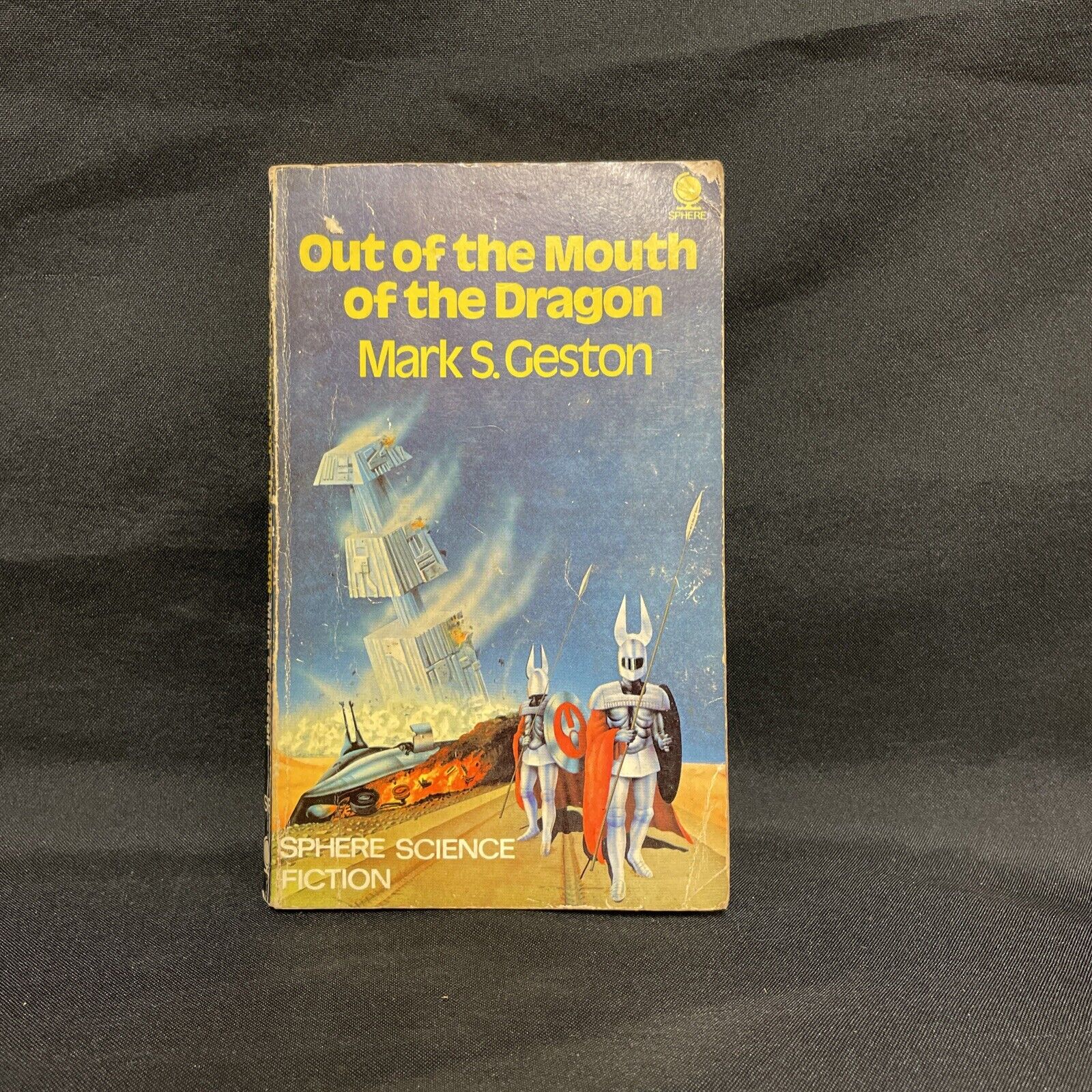 BOOK - Out of the mouth of the Dragon - Mark S. Geston - (9231)