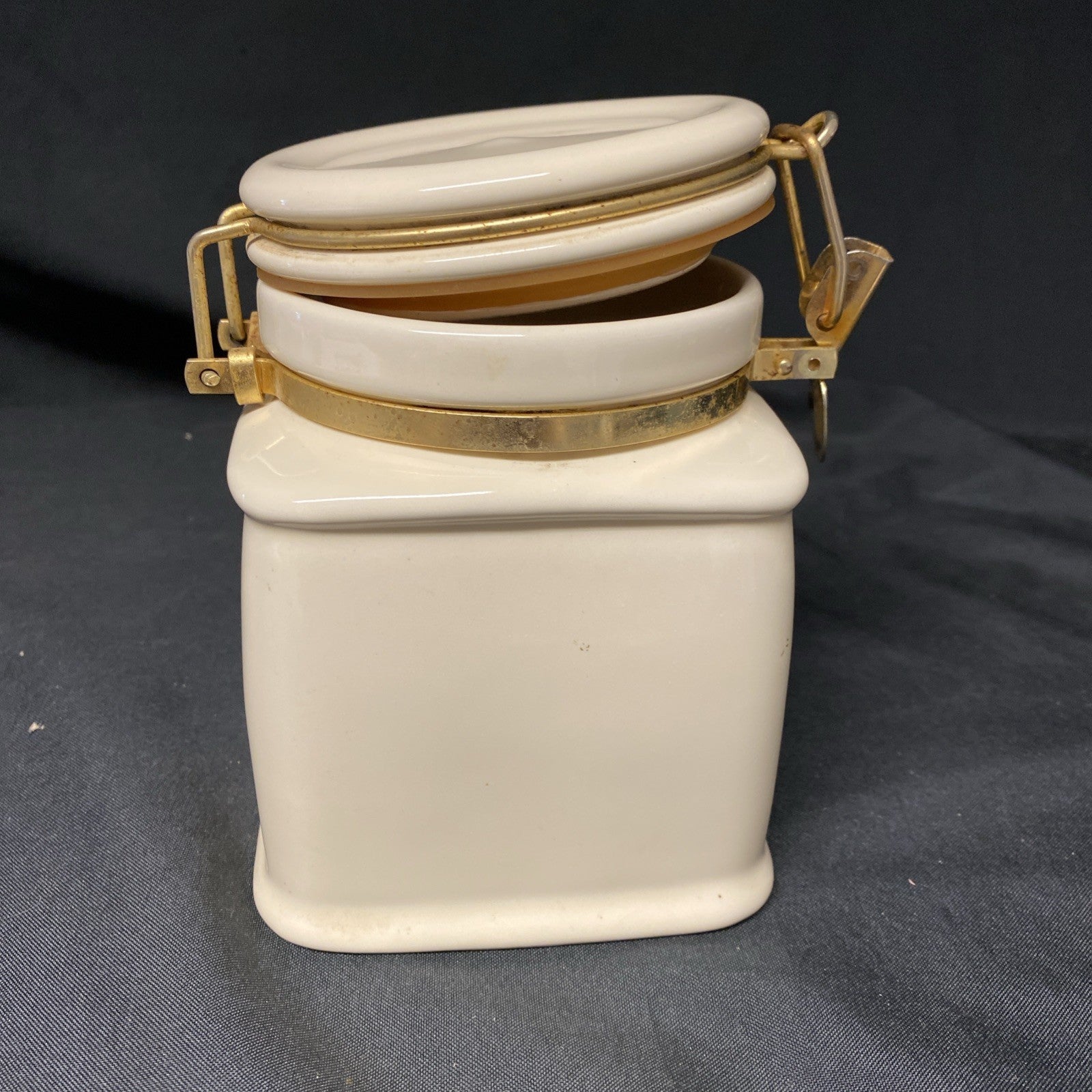 St Bruno tobacco Jar lid rubber seal Liverpool Docks 1996 commemorative - (1751)