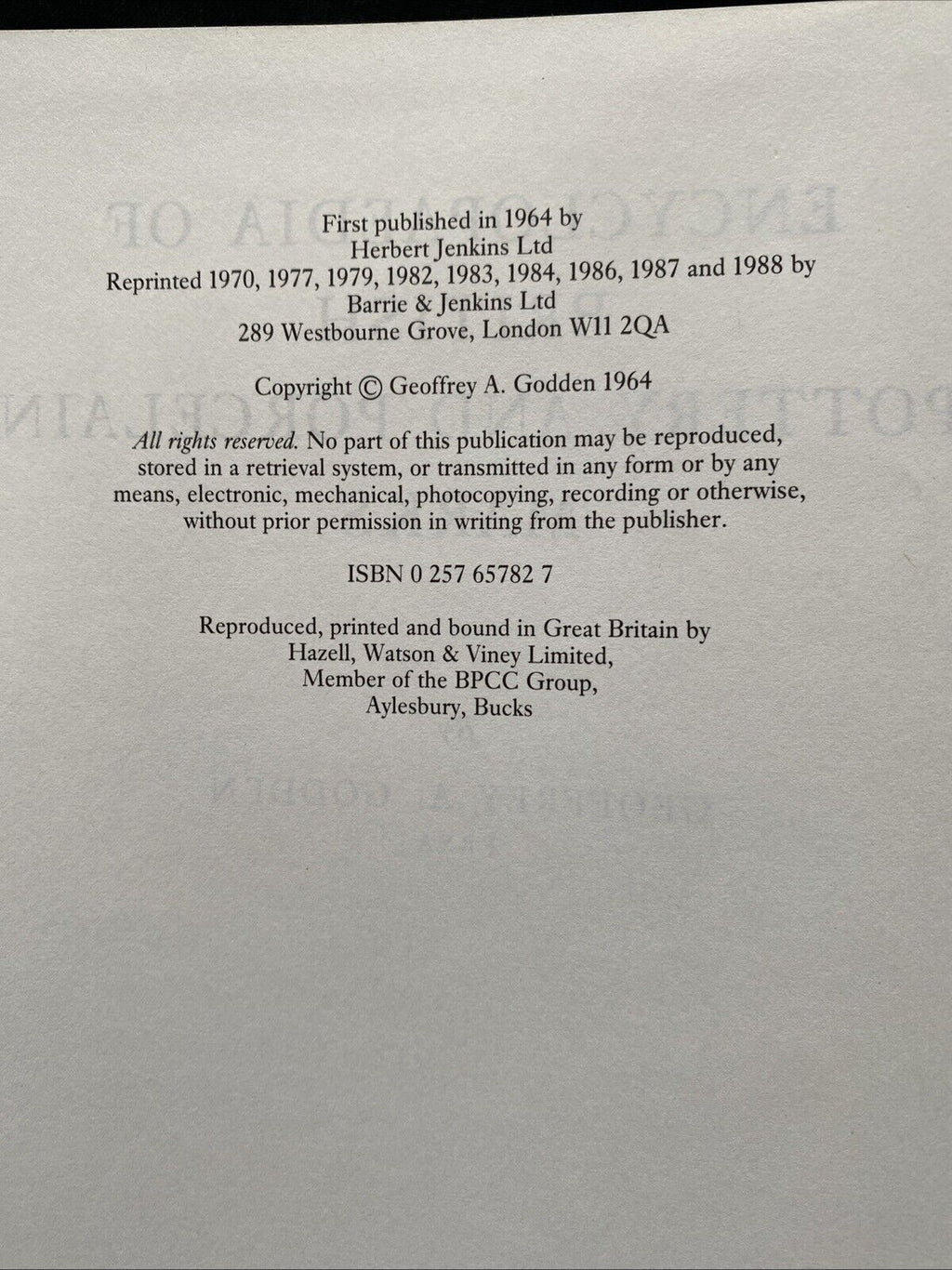 Encyclopedia of British Pottery and Porcelain Marks, G A. Godden 1988 (5892)