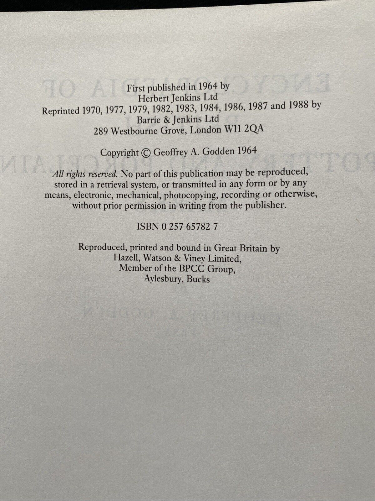 Encyclopedia of British Pottery and Porcelain Marks, G A. Godden 1988 (5892)