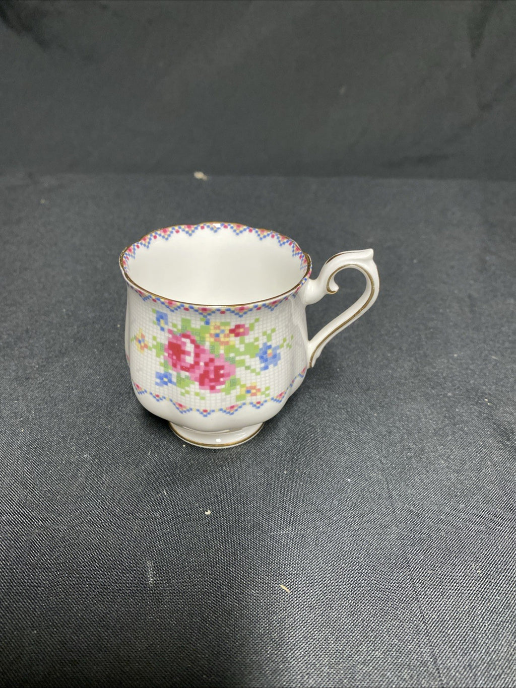 Royal Albert Bone China Petit Point RD778676 Tea Cup - (1763)