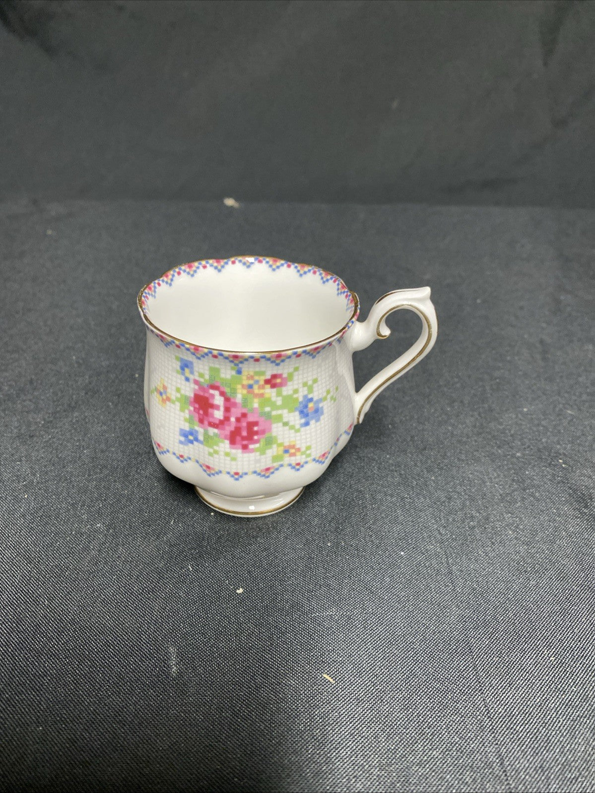 Royal Albert Bone China Petit Point RD778676 Tea Cup - (1763)