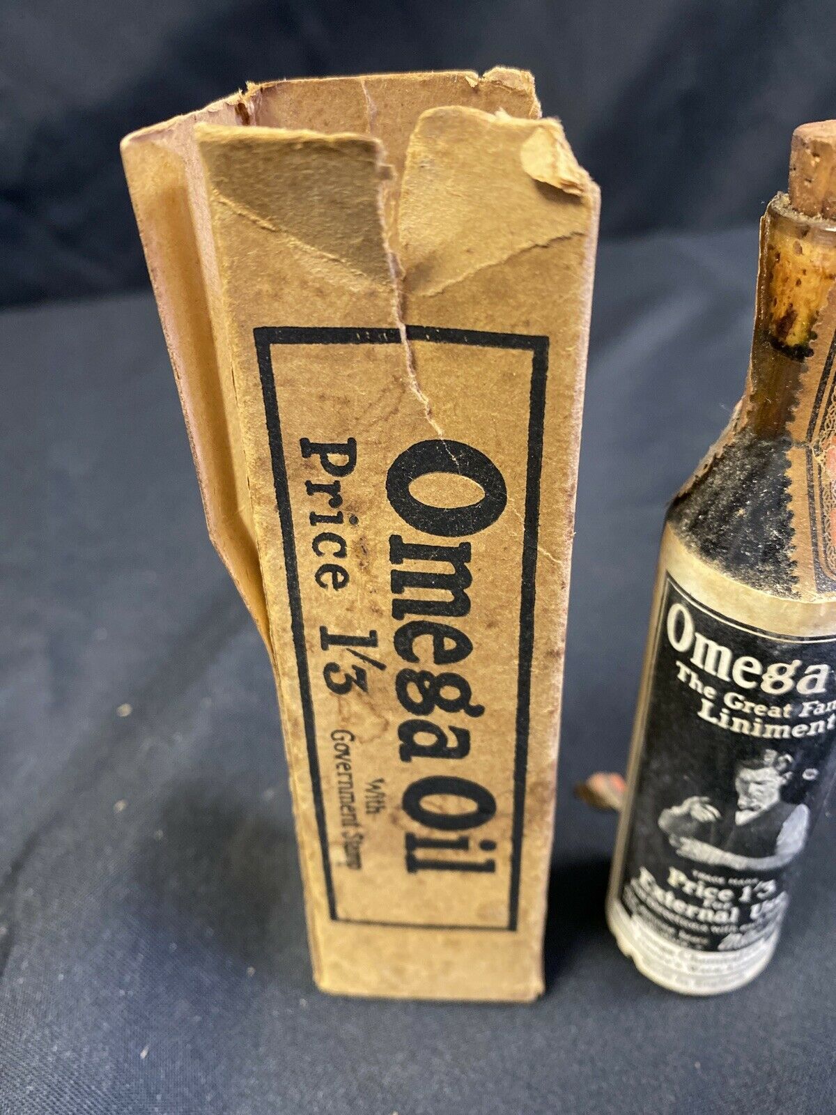 Antique Poison Medicine Bottle Full sealed ->100 yrs.  OMEGA OIL - London -(6602