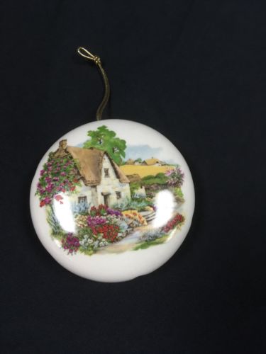 Lownds Pateman Cottage Pot Pourri china hanging ornament - (2767)