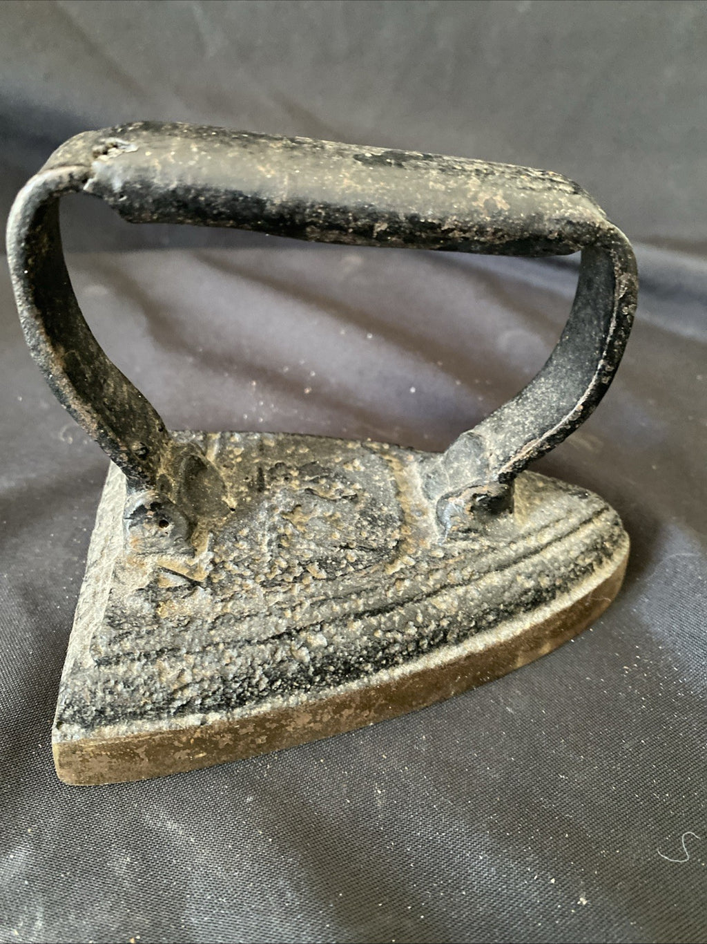 Antique Cast Iron Flat Clothes Iron No 4  Brass Base Doorstop Kitchenalia - (1205)