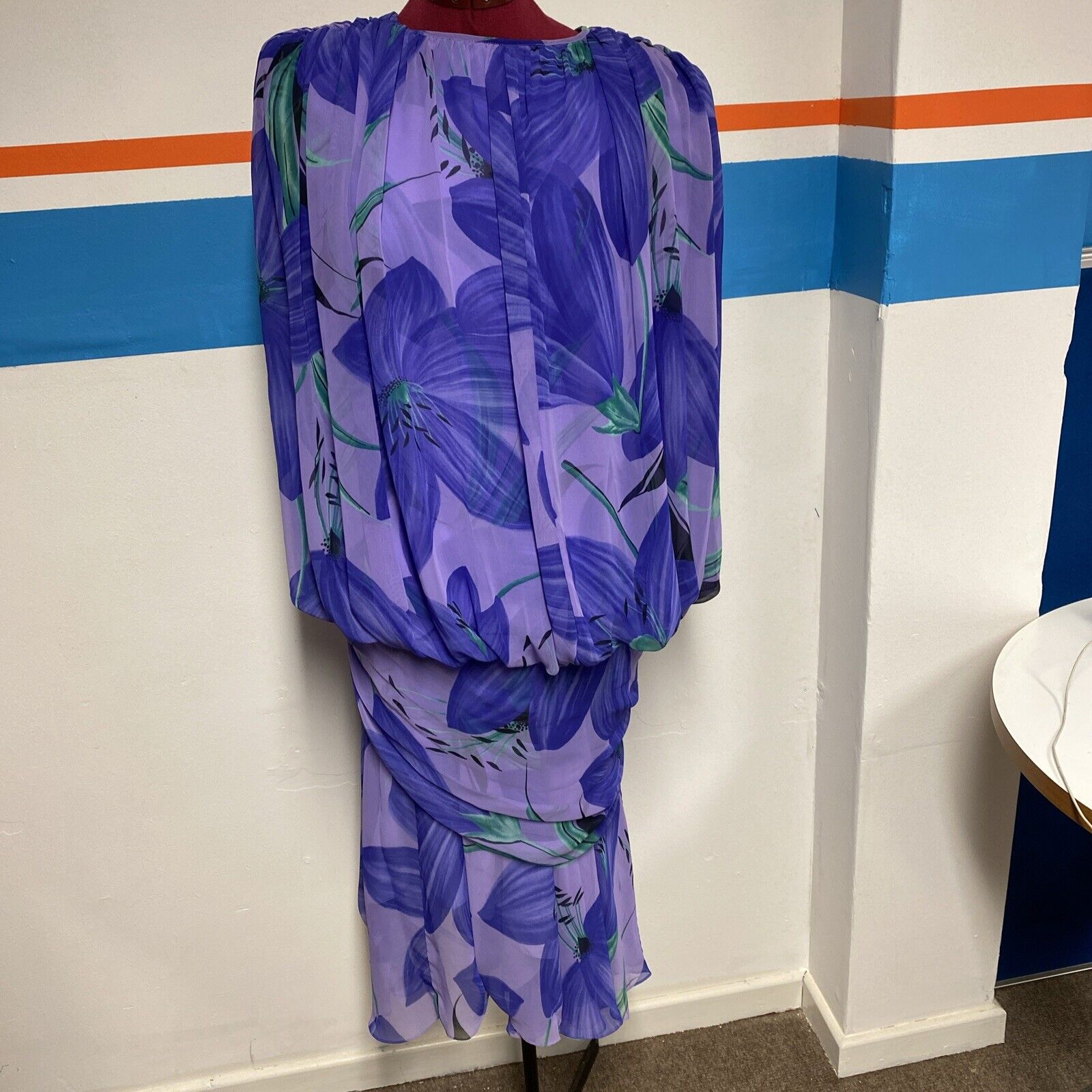 1980's Dress - Shoulder Pads Slit Arms Size 12 approx made in Hong Kong -(5043)