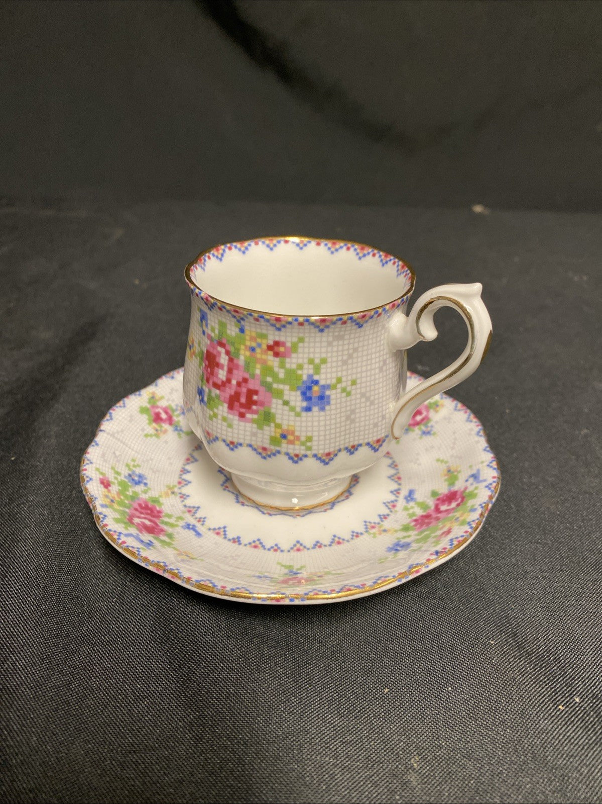 Royal Albert Bone China Petit Point RD778676 Tea Cup & Saucer - (1759)
