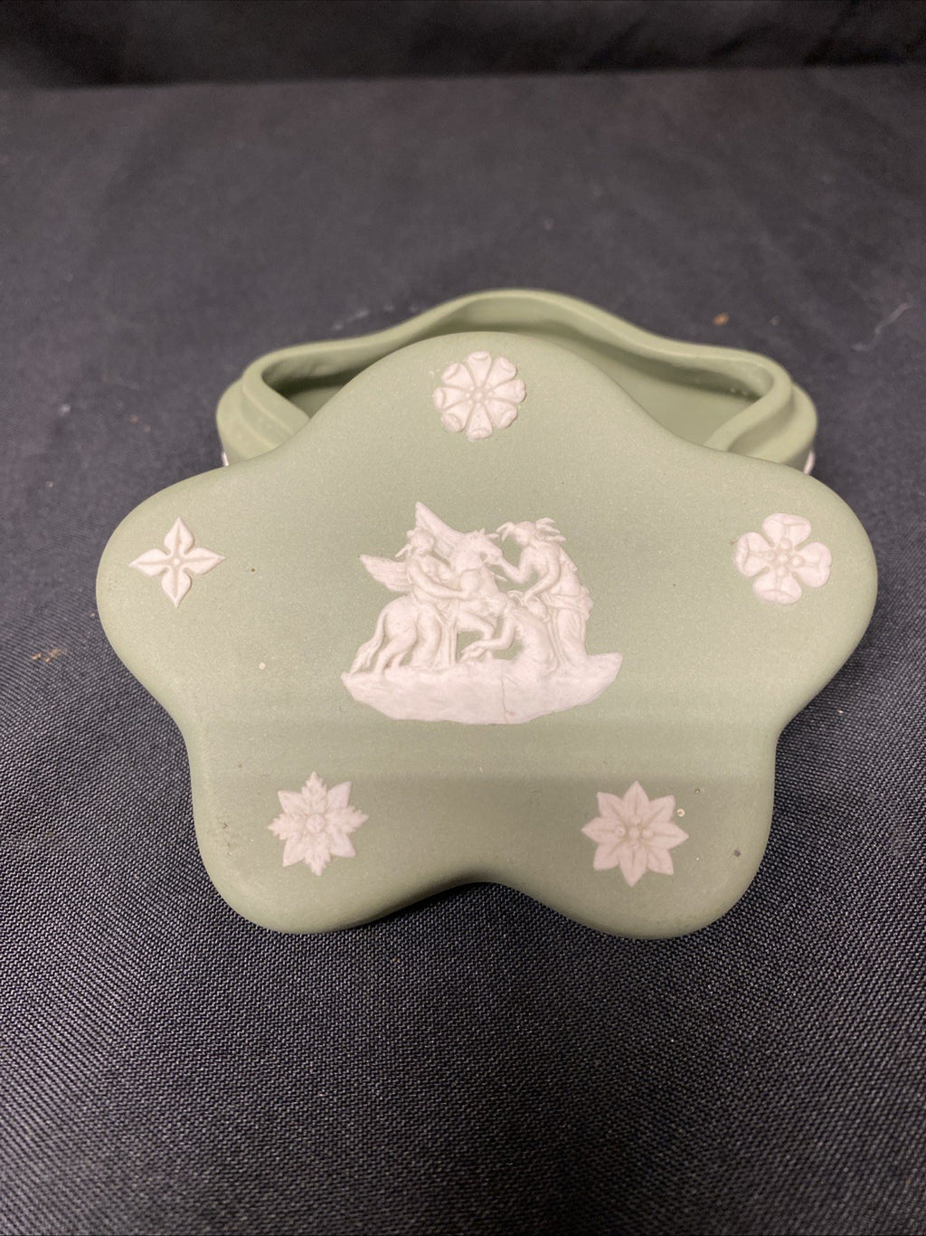 Vintage Wedgwood Jasperware Sage Trinket Box Grecian Star- (1595)