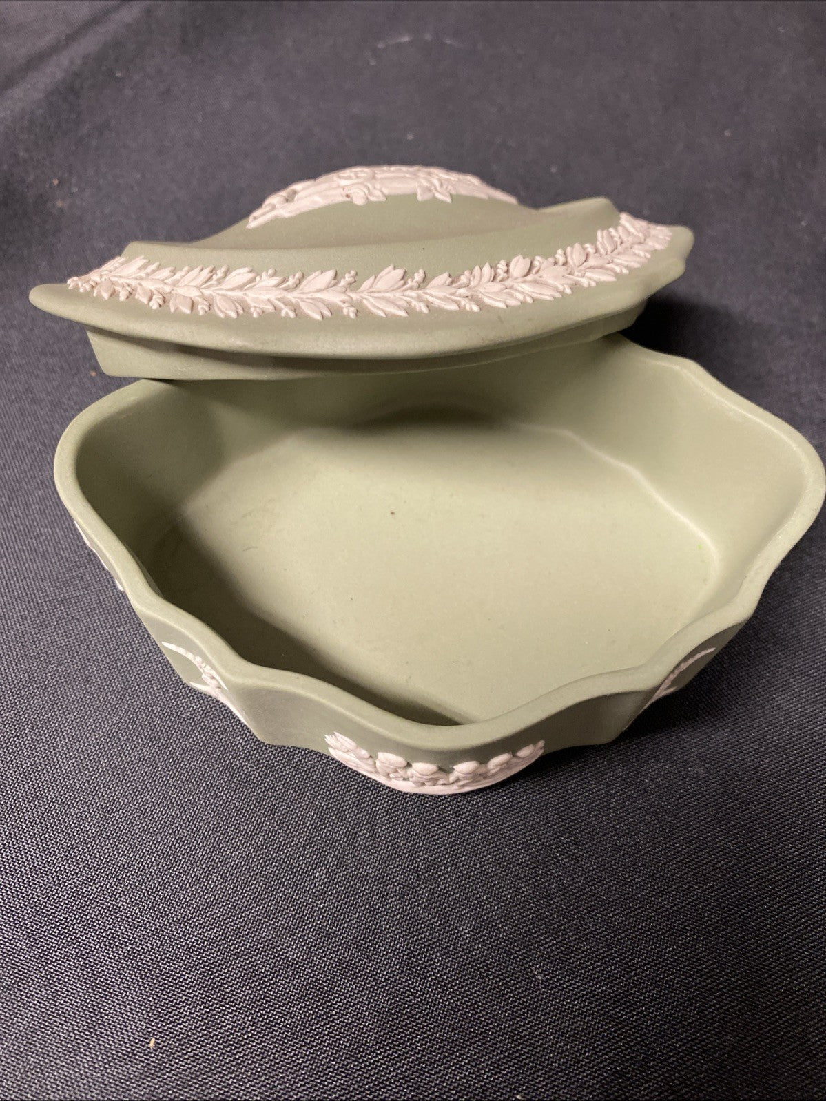Vintage Wedgwood Jasperware Sage Trinket Box Grecian Chariot  - (1599)
