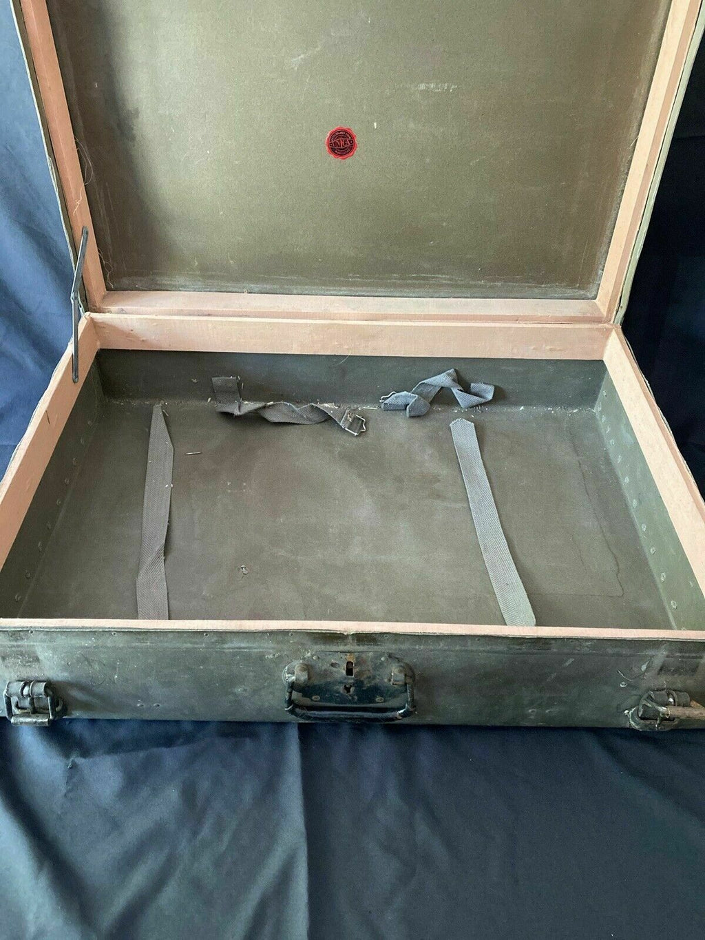 Military Suitcase Luggage Green Metal Parts Wood Frame Display Prop Unica 6516