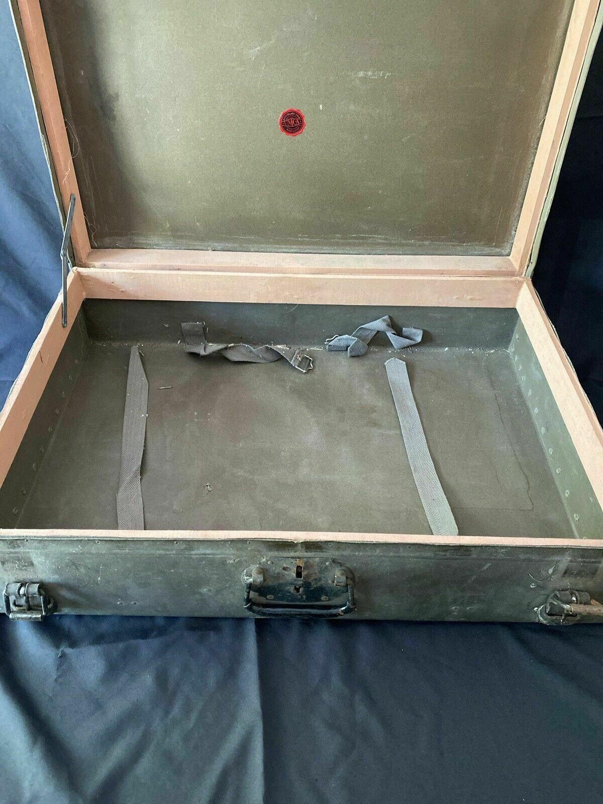 Military Suitcase Luggage Green Metal Parts Wood Frame Display Prop Unica 6516