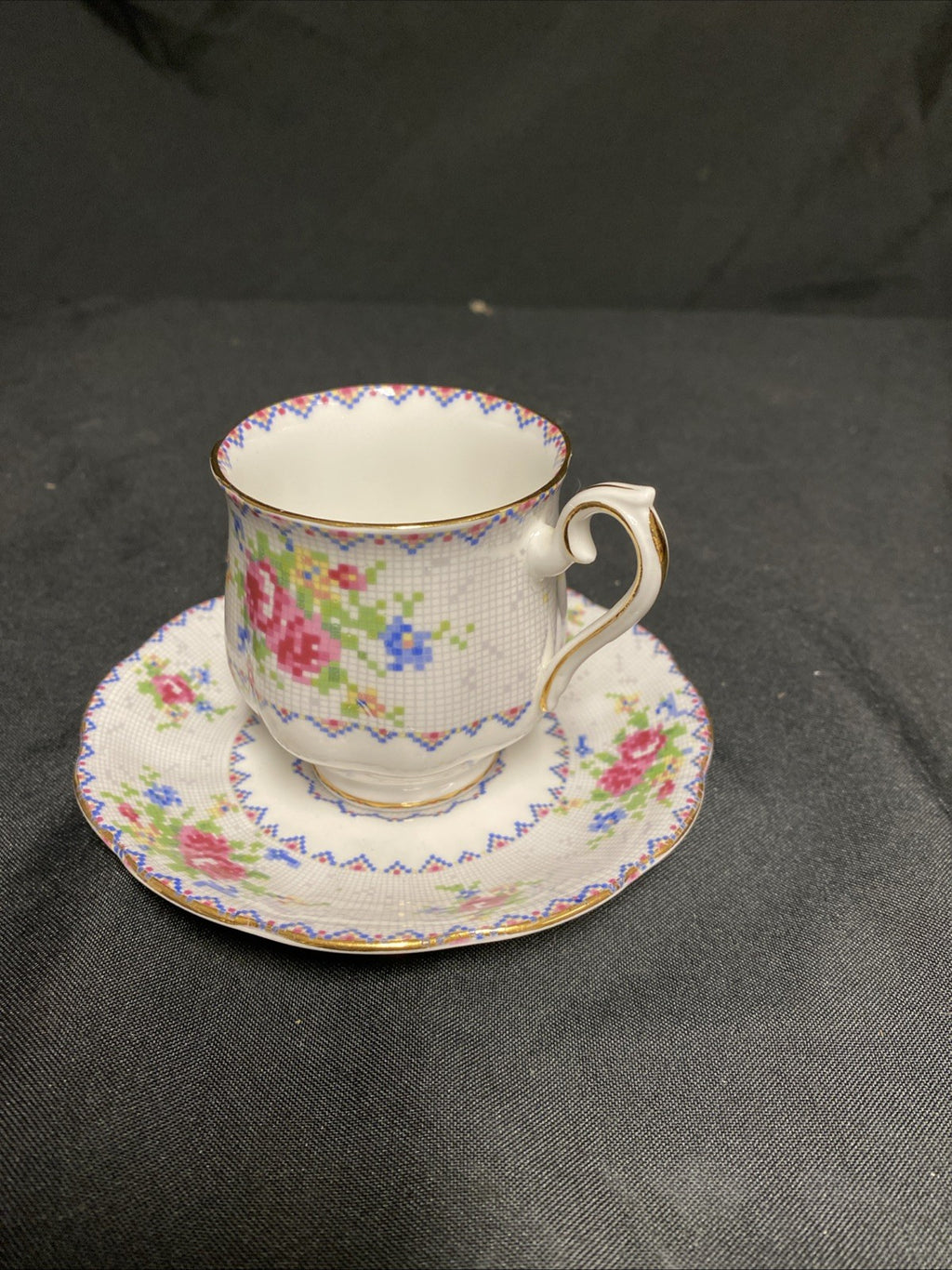 Royal Albert Bone China Petit Point RD778676 Tea Cup & Saucer - (1757)