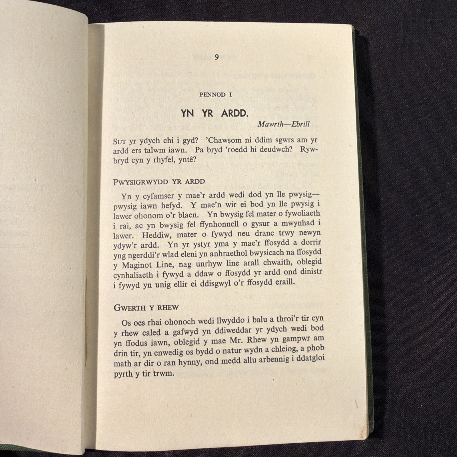 Yn yr Ardd, Sgyrsiau Radio, Tom Jones - Welsh Language book - (1862)