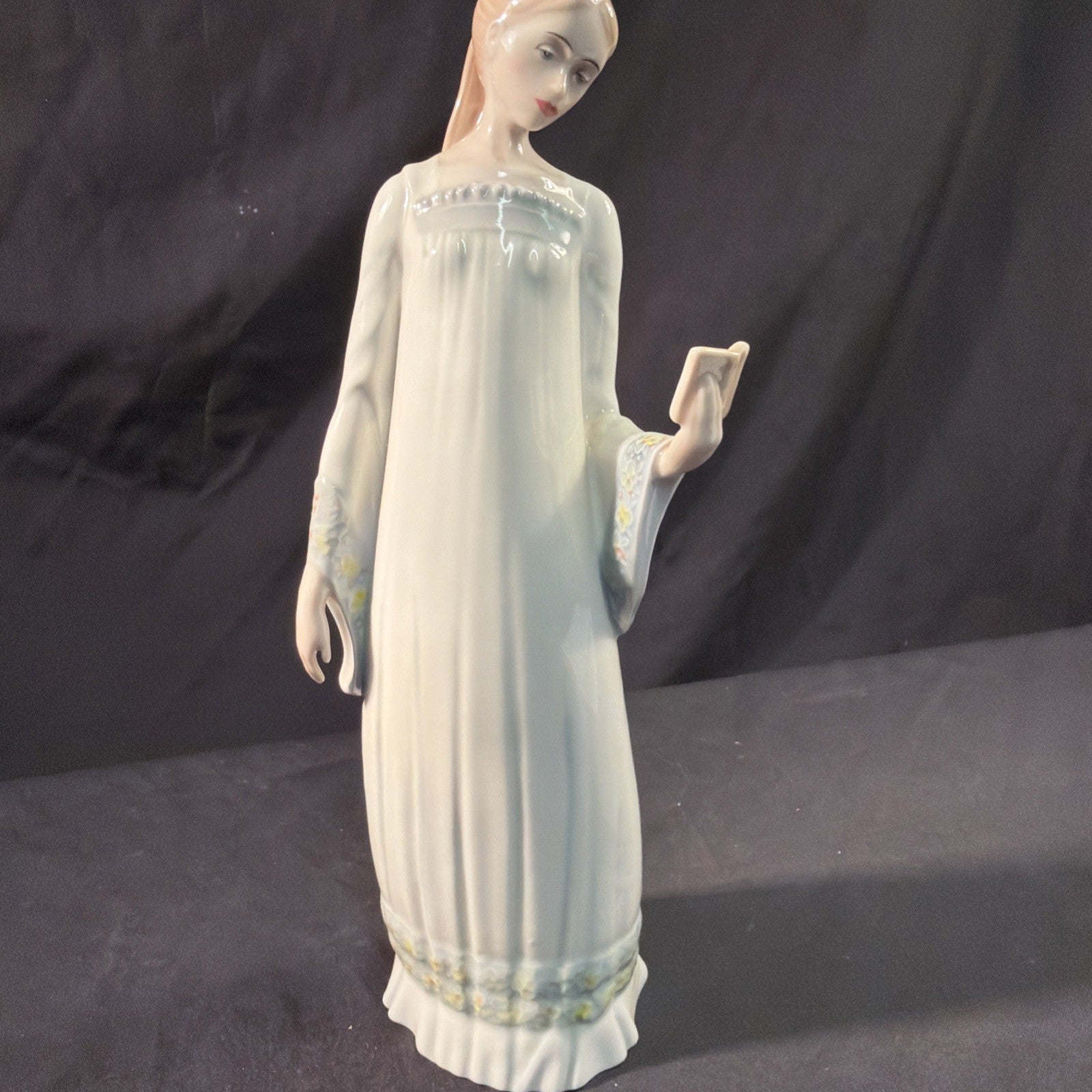 Royal Doulton Reflections "Secret Moment" #3106  30cm Tall Ex. Cond. - (2077) 