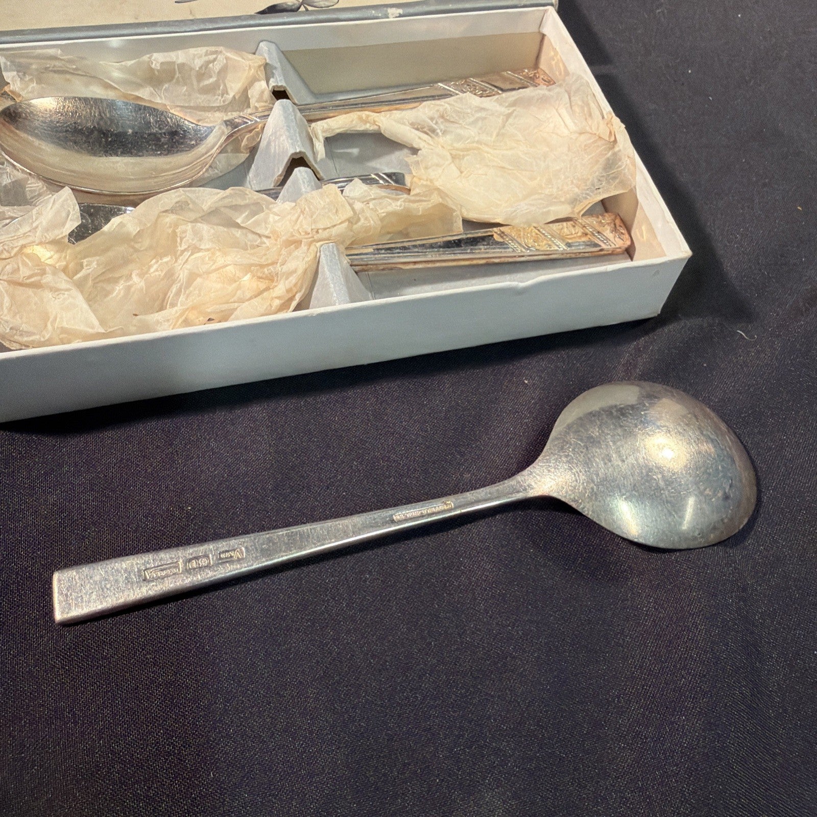 Viners Ltd Silver Rose 6 x Soup Spoons Boxed Vintage - (2096)