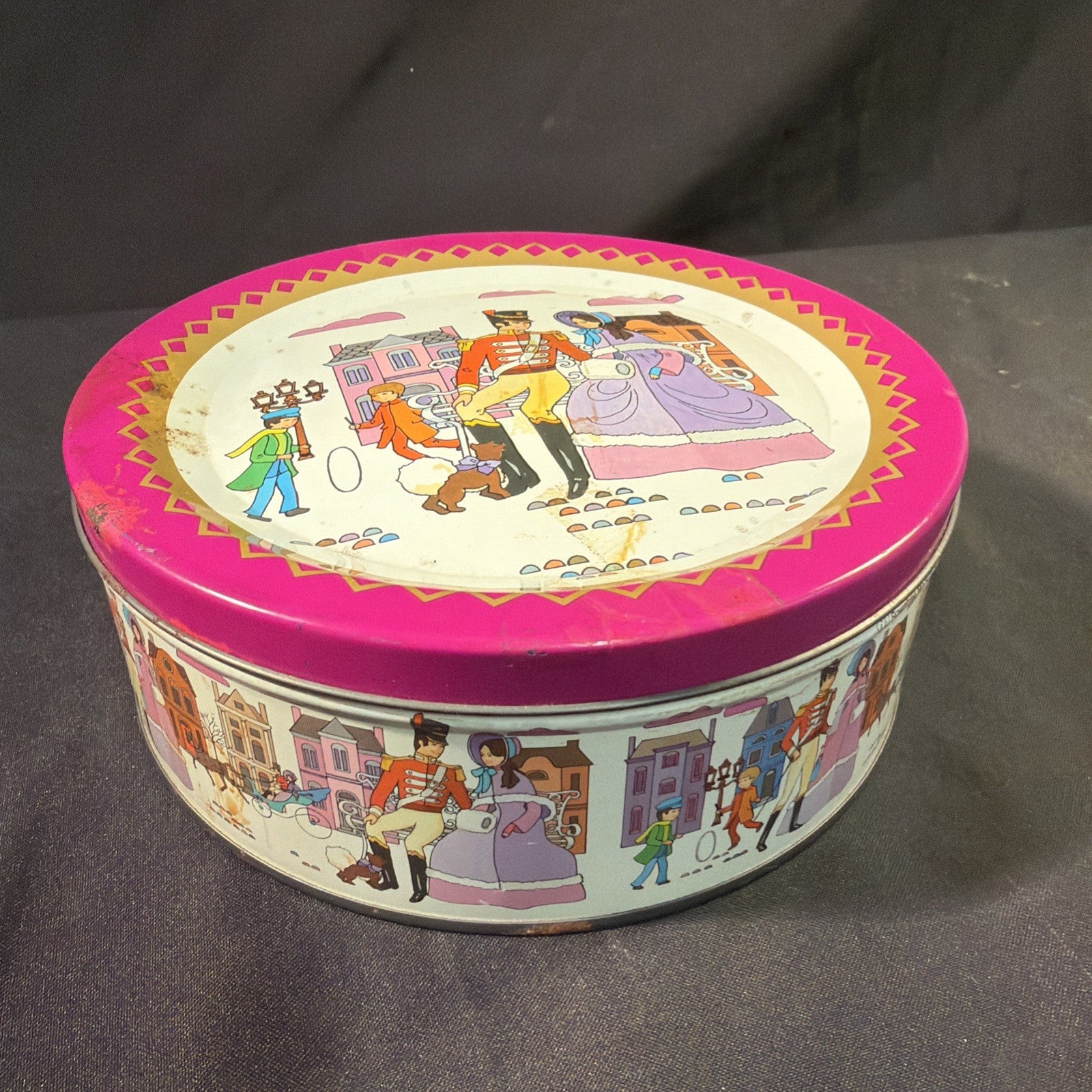 Vintage 1970's Rowntree Macintosh Quality Street Tin Soldier Lady - (2067)