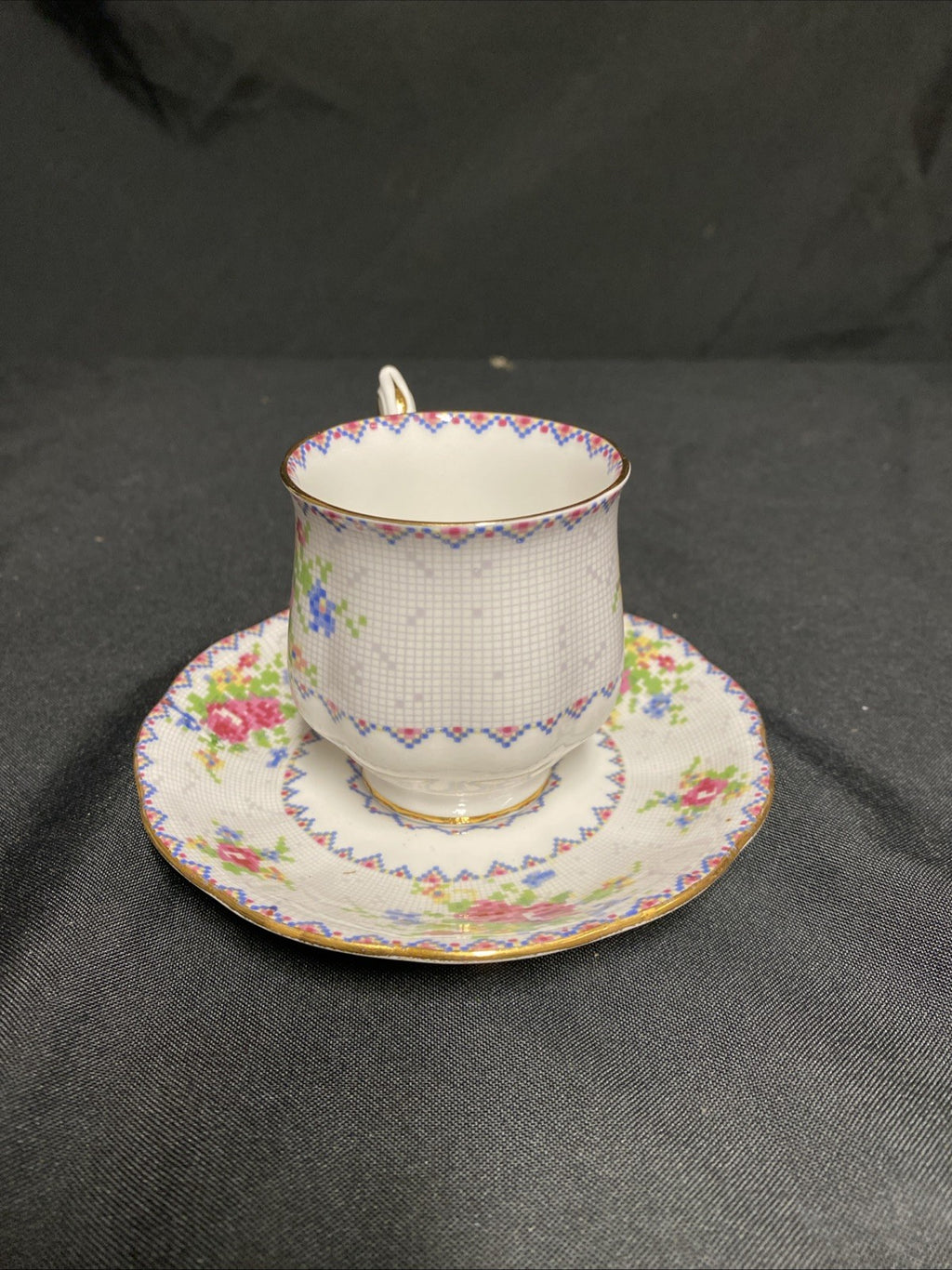Royal Albert Bone China Petit Point RD778676 Tea Cup & Saucer - (1761)