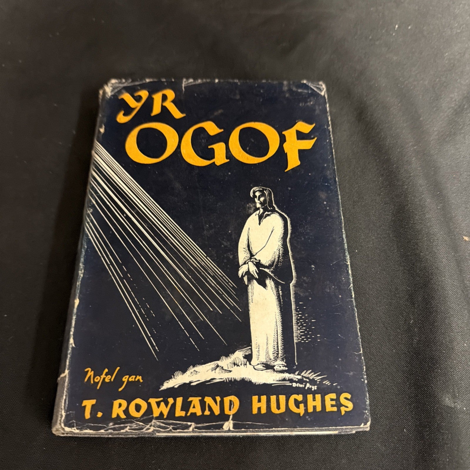 Yr Ogof, T Rowland Hughes - Welsh Language book - (1886)
