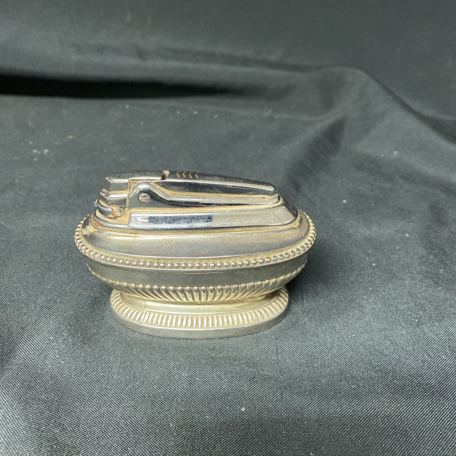 Ronson Vintage silver plated table top lighter - (1704)