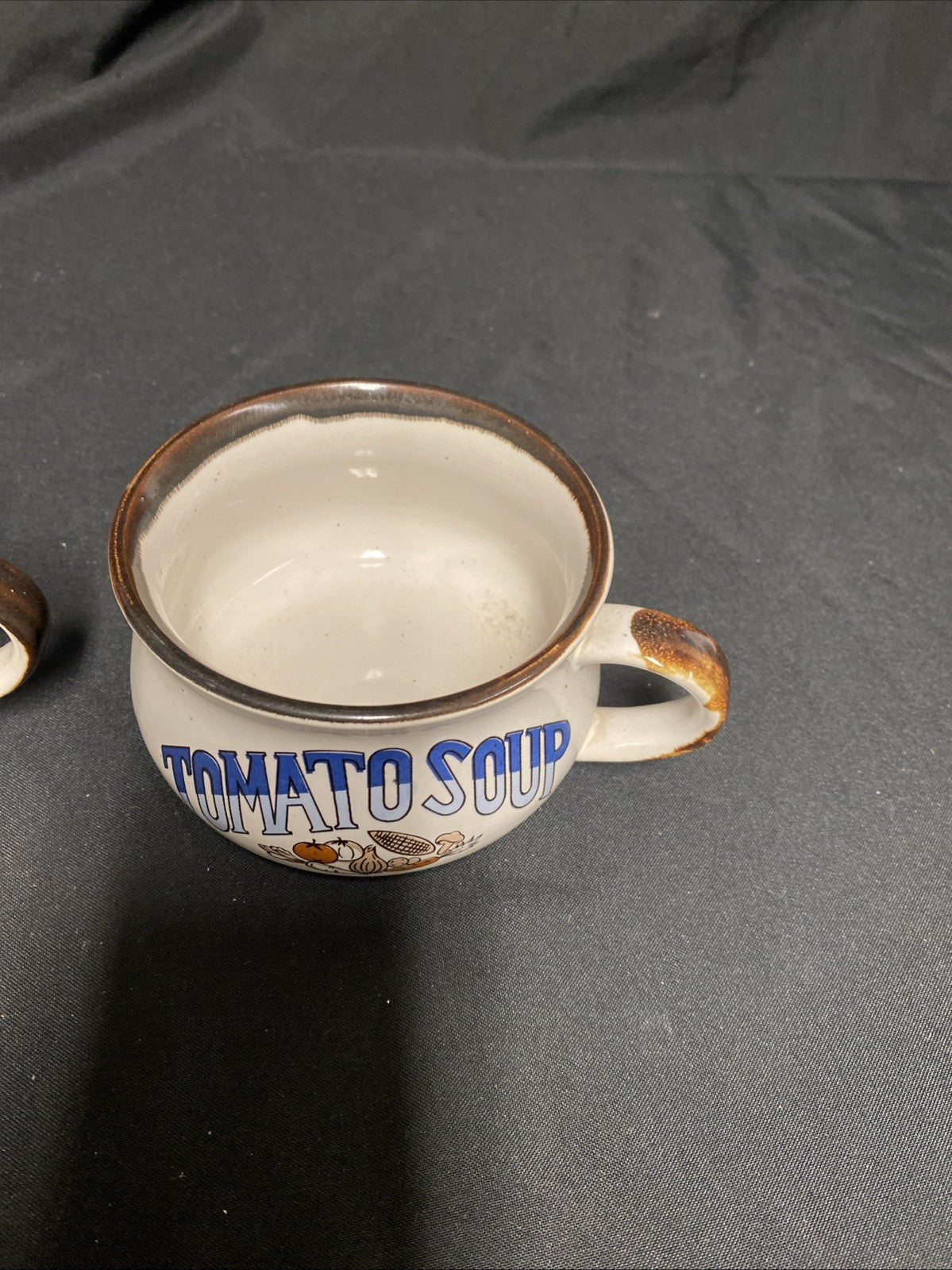 Pair of 1970's soup mugs Chicken and Tomato beautiful condition - (1797)