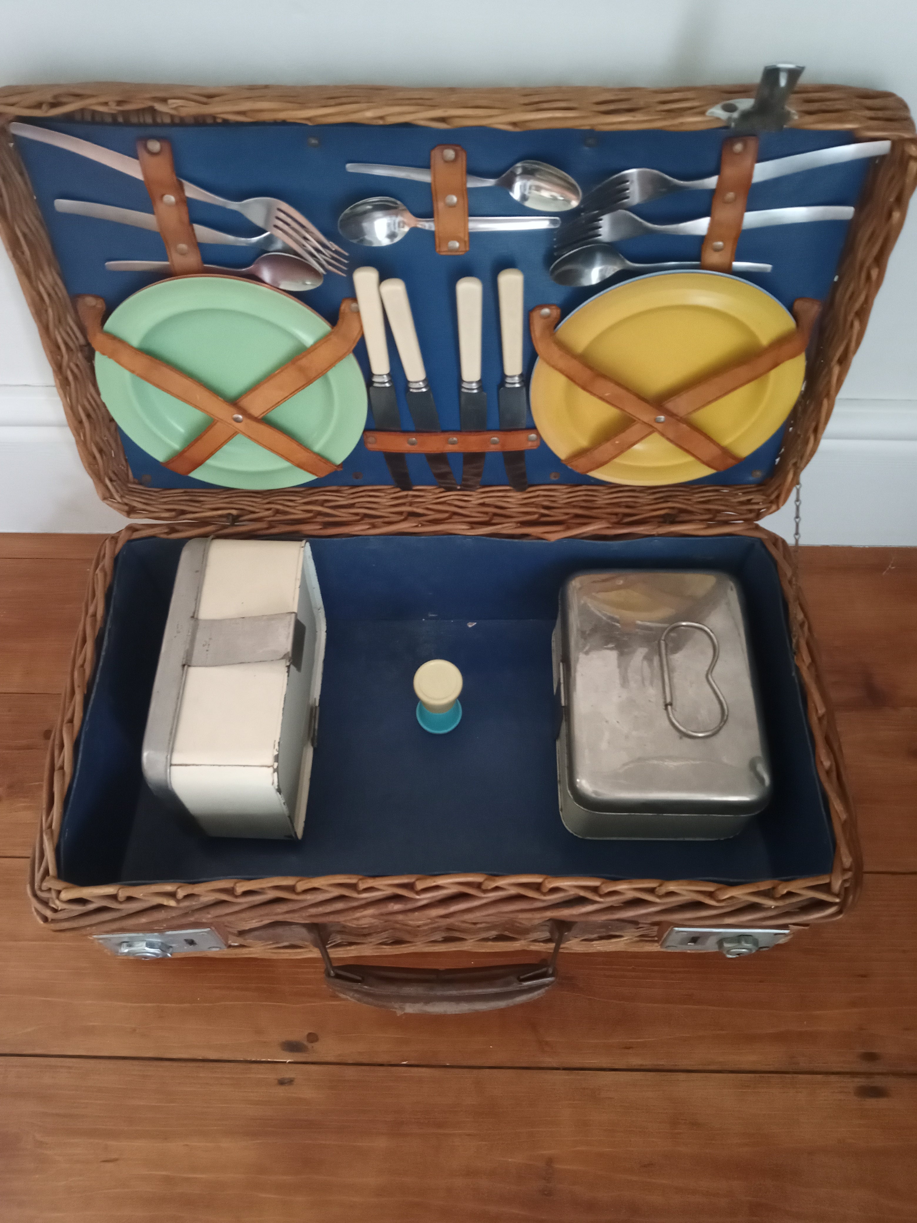 Vintage picnic basket Twinco S&P pots 2 Metal boxes Joseph fenton cutlery (9700)