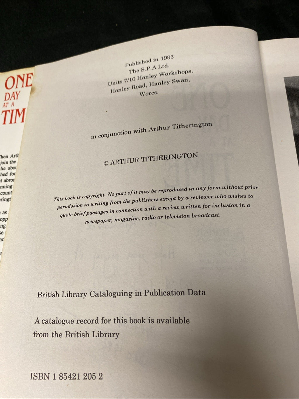 Book - One Day At A Time - Arthur Titherington - 1993 SIGNED - (1545)
