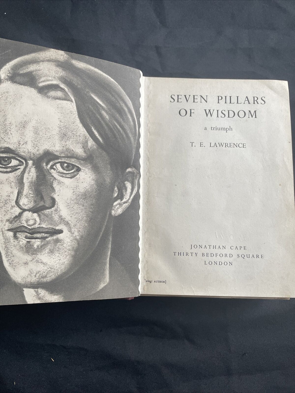 BOOK - Seven Pillars of Wisdom T.E Lawrence 1940 print with preface - (9510)