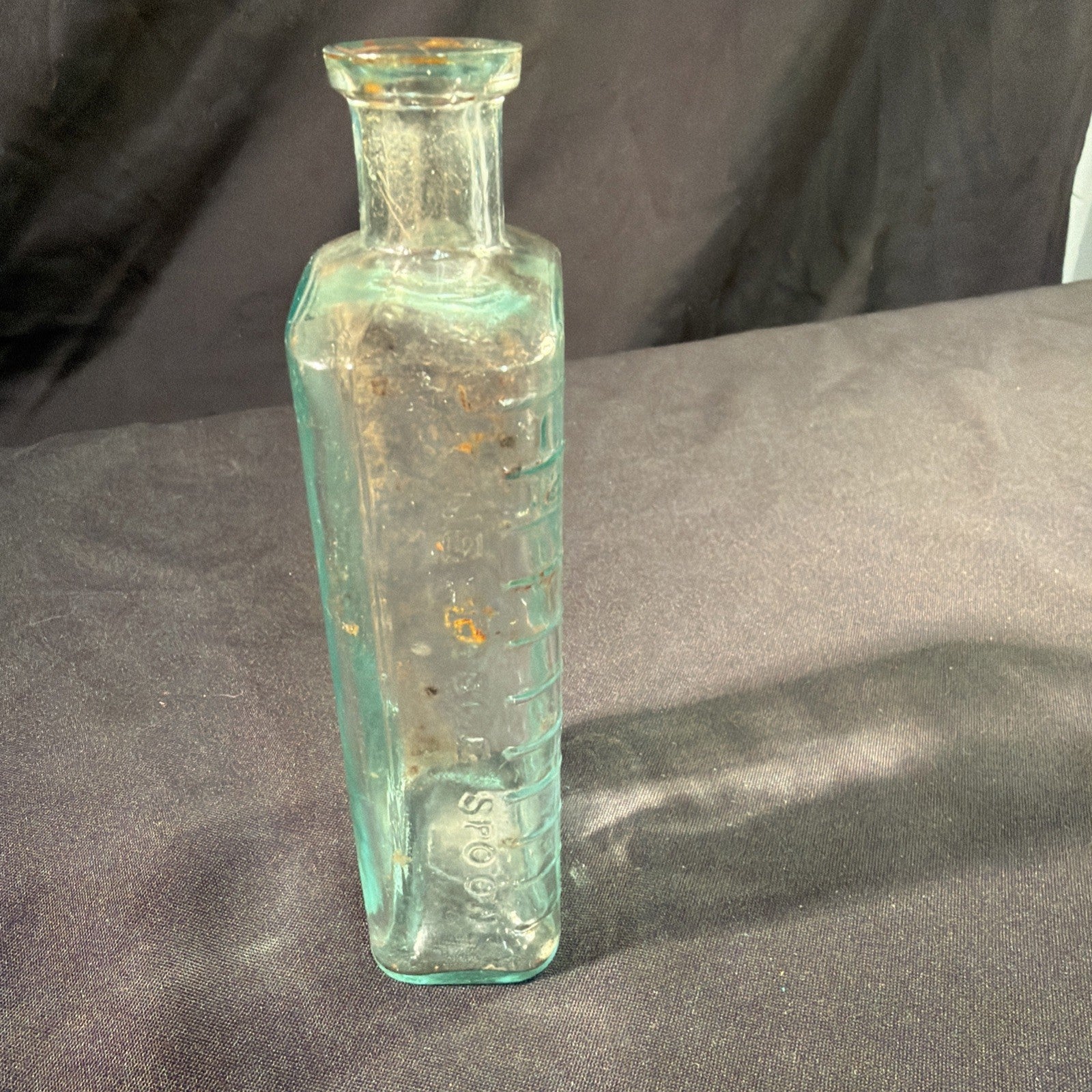Antique Glass Bottle R.O. Pughe Chemist & Dentist Llanfairfechan Wales - (2016)