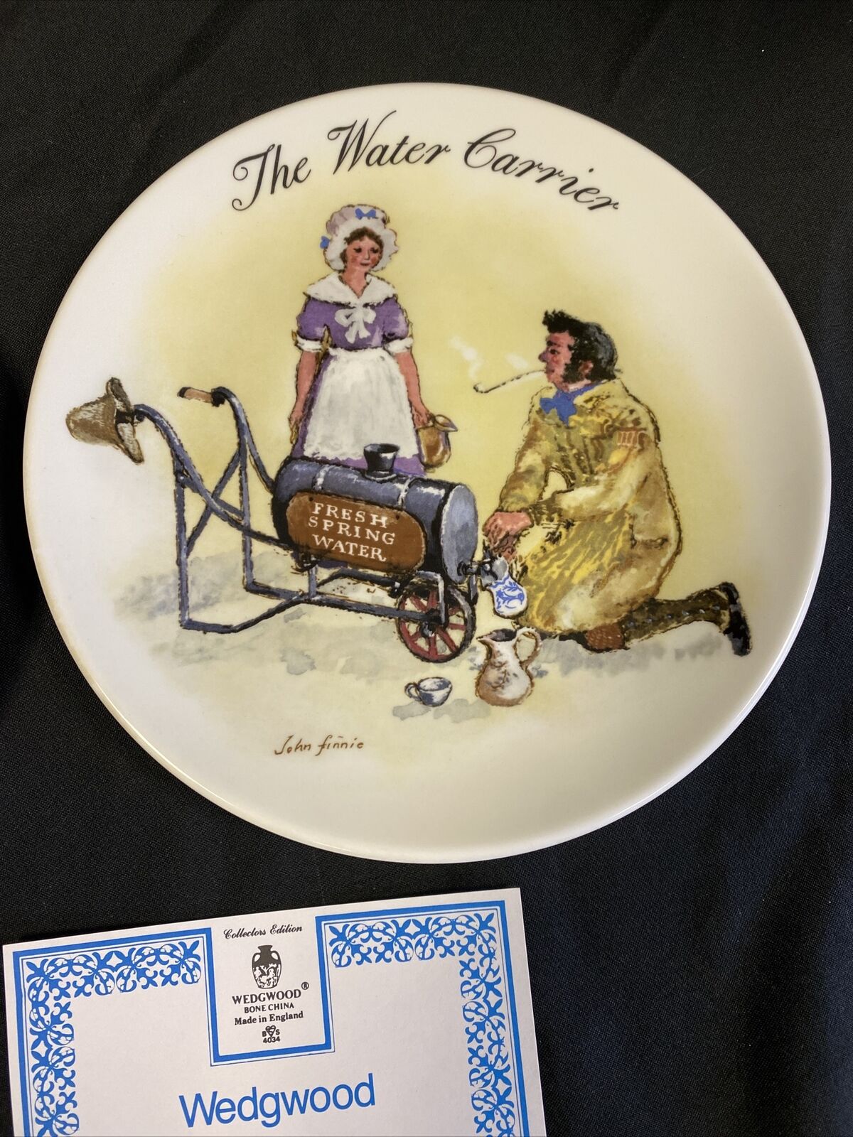 Wedgwood 1986 LONDON Collectors plates x2 Hot Elder Wine & Water Carrier -(7841