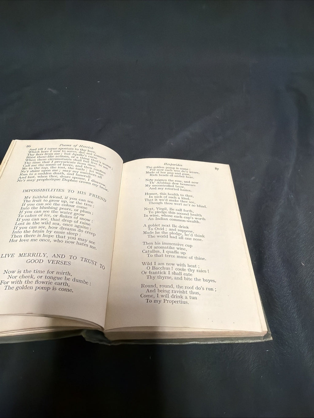 Book Poems - Robert Herrick - Edited by Henry Newbolt - (1832)