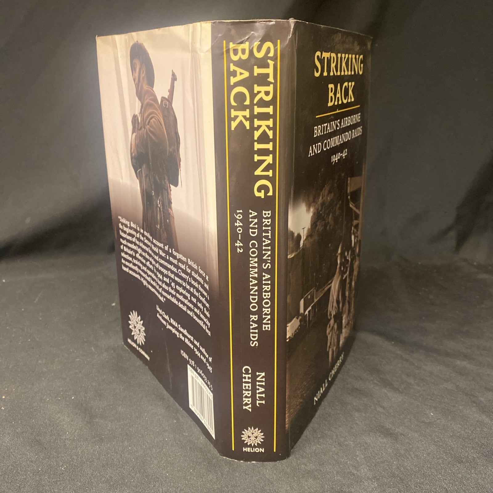 Book - Striking Back - Niall Cherry - 2009 - (1539)