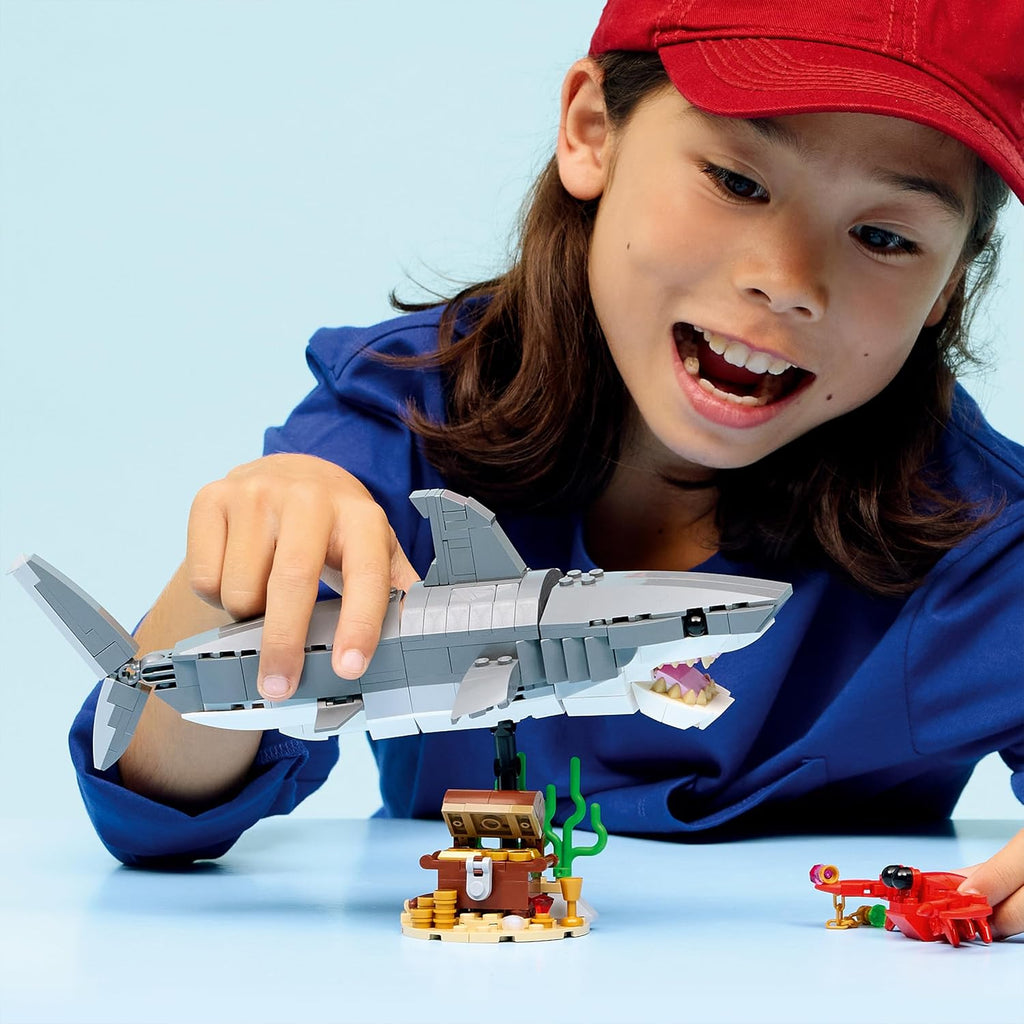 LEGO Creator 3 in 1 - Fierce Shark with Treasure / Angler Fish / Manta Ray - 31381