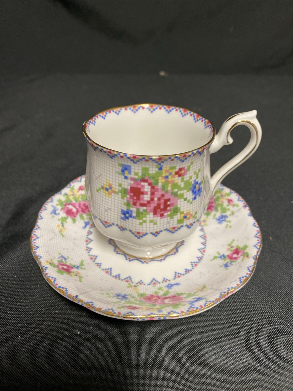 Royal Albert Bone China Petit Point RD778676 Tea Cup & Saucer - (1760)